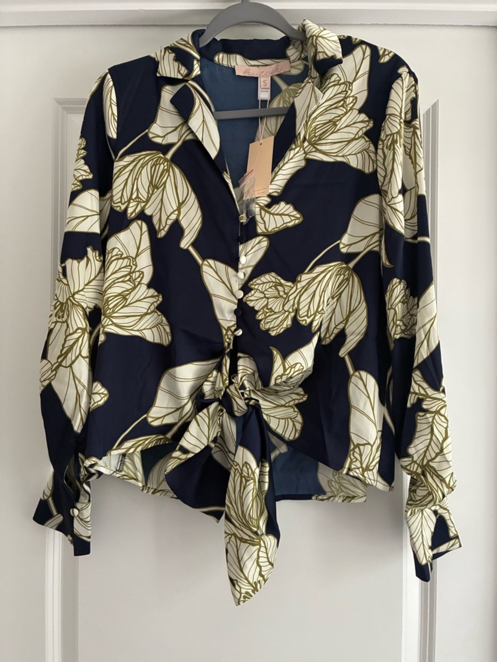 Hutch - small - NWT -Reformation Navy and Cream Floral Tie-Front Blouse